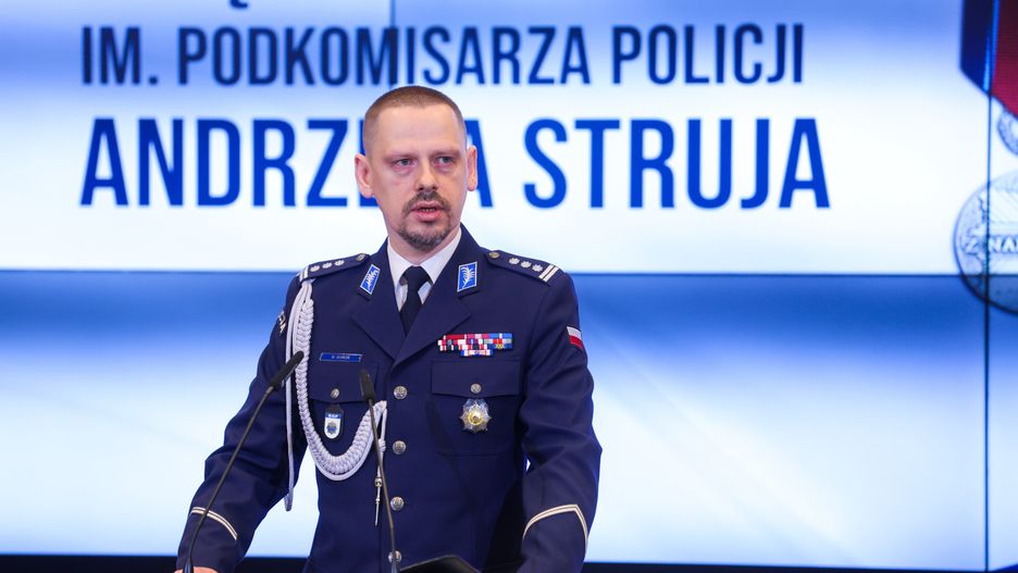 Warszawa, 15.02.2024. P.o. Komendant Główny Policji inspektor Marek Boroń na wręczeniu medali im. podkomisarza Policji Andrzeja Struja, 15 bm. w siedzibie MSWiA w Warszawie. Odznaczenia otrzymali policjanci z całego kraju, którzy bez wahania, z narażeniem własnego zdrowia i życia, ratowali innych. (ad) PAP/Rafał Guz