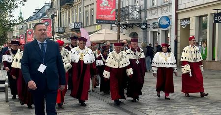 Uwaga kierowcy! We wtorek wystąpią utrudnienia w ruchu w związku z marszem inaugurującym rok akademicki