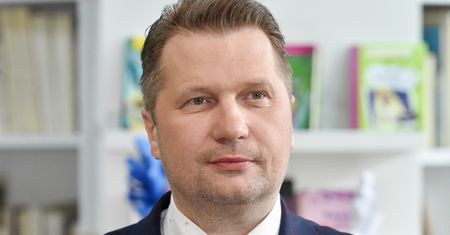 Negatywne oceny. I tak dostali pieniądze od Czarnka