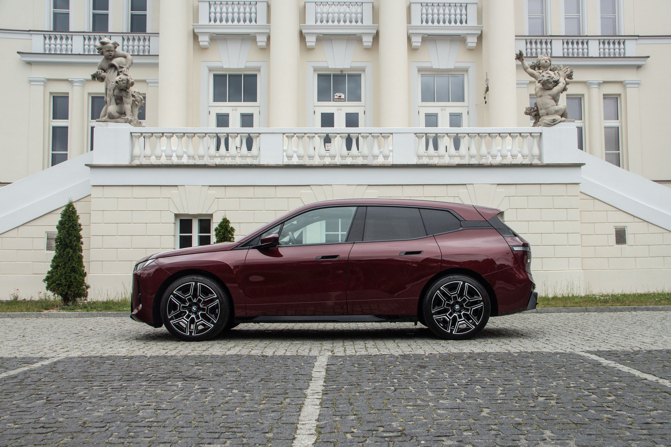 BMW iX