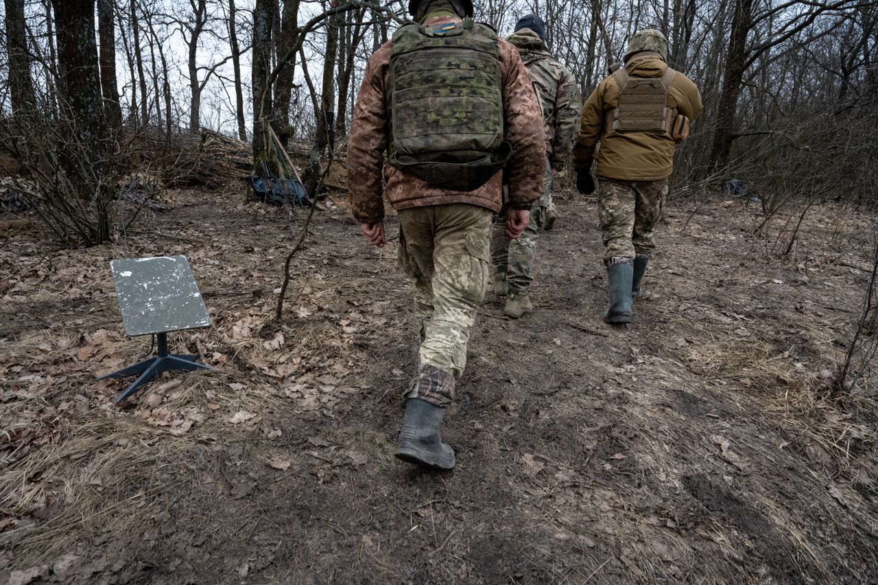 USA grożą Ukrainie? Nie będzie umowy na minerały, odetniemy Starlinka