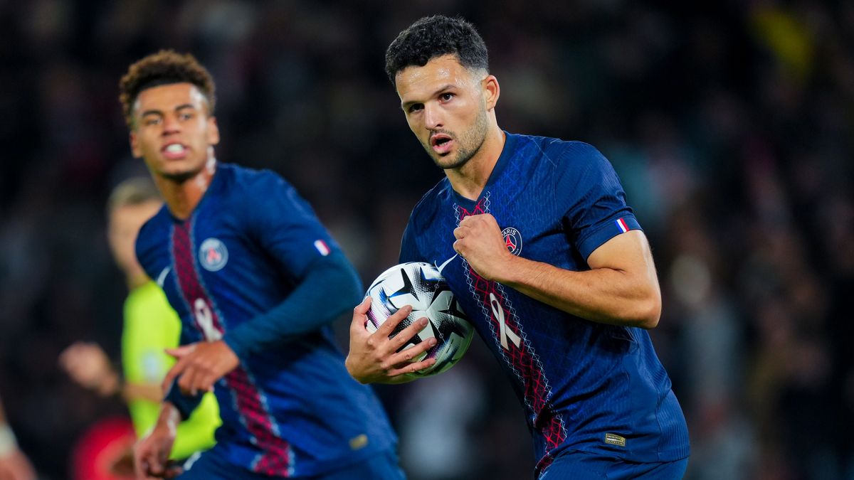 PARIS, FRANCE - OCTOBER 17: Gonçalo Ramos of PSG celebrates after scoring his team's second goal during the Ligue 1 McDonald's match between Paris and Strasbourg at Parc des Princes on October 17, 2025 in Paris, France. (Photo by Franco Arland/Getty Images)