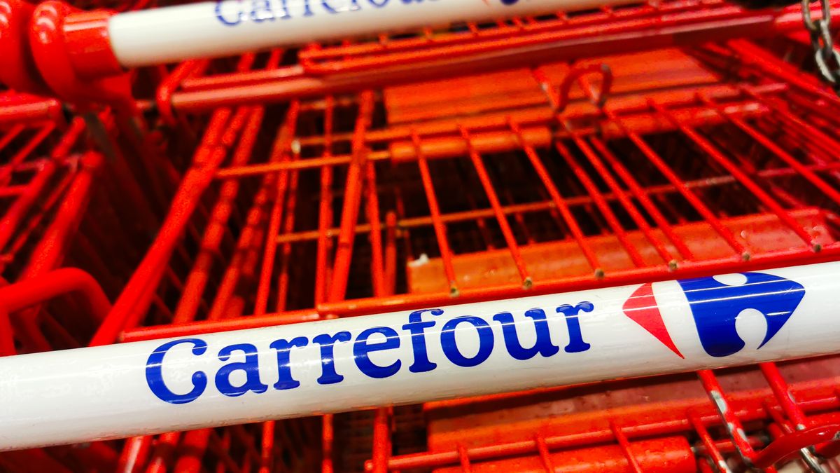 Carrefour logo on a shopping cart in Krakow, Poland on February 14th, 2026.  (Photo by Beata Zawrzel/NurPhoto via Getty Images)