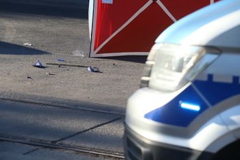 Olsztyn: Straszny wypadek. Mężczyzna zginął pod kołami dwóch aut