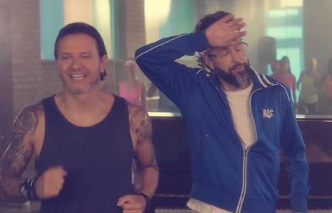 Szymon Majewski trenuje Małgorzatę Rozenek i Radosława Majdana w reklamie Plusa (wideo)