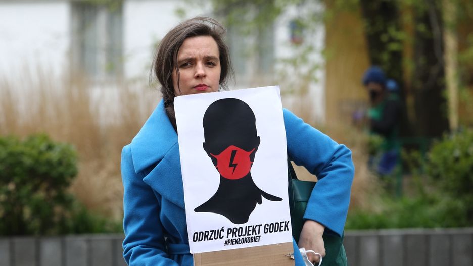 Klaudia Jachira podczas Strajku Kobiet w czasie pandemii