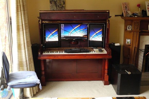 Geek schował komputer w instrumencie 4