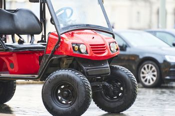 Służby ruszyły na kontrole. Kierowcy oddalali się meleksami