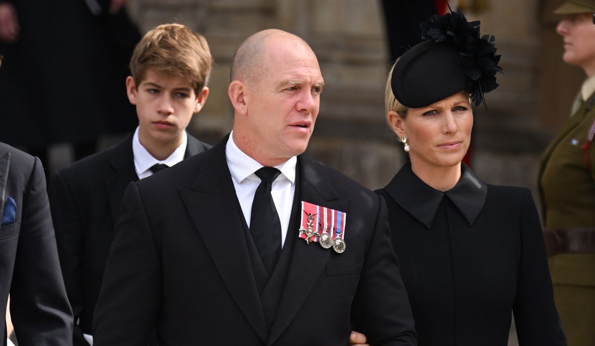 Mike Tindall z żoną Zarą na zdjęciu z pogrzebu królowej Elżbiety II