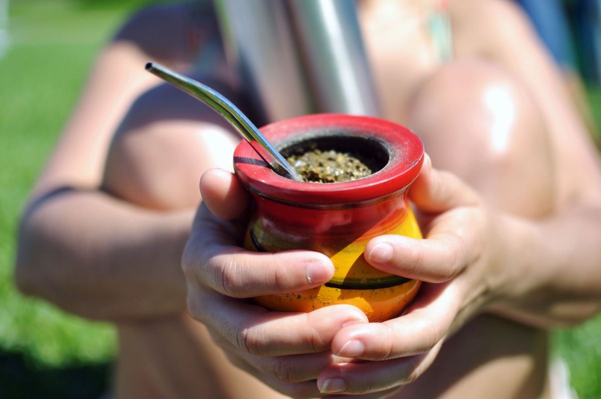 Yerba mate ma specyficzny gorzki smak