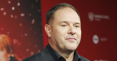"To społecznie szkodliwe". Ekspertka krytykuje kampanię z Karolakiem
