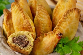 Zapomnij o zwykłych pierogach. Karaimskie kibiny są chrupiące i niewiarygodnie soczyste