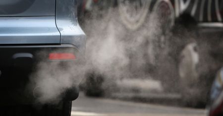 W 2019 r. emisja CO2 w Europie znowu wzrosła. Producentom aut grożą wysokie kary