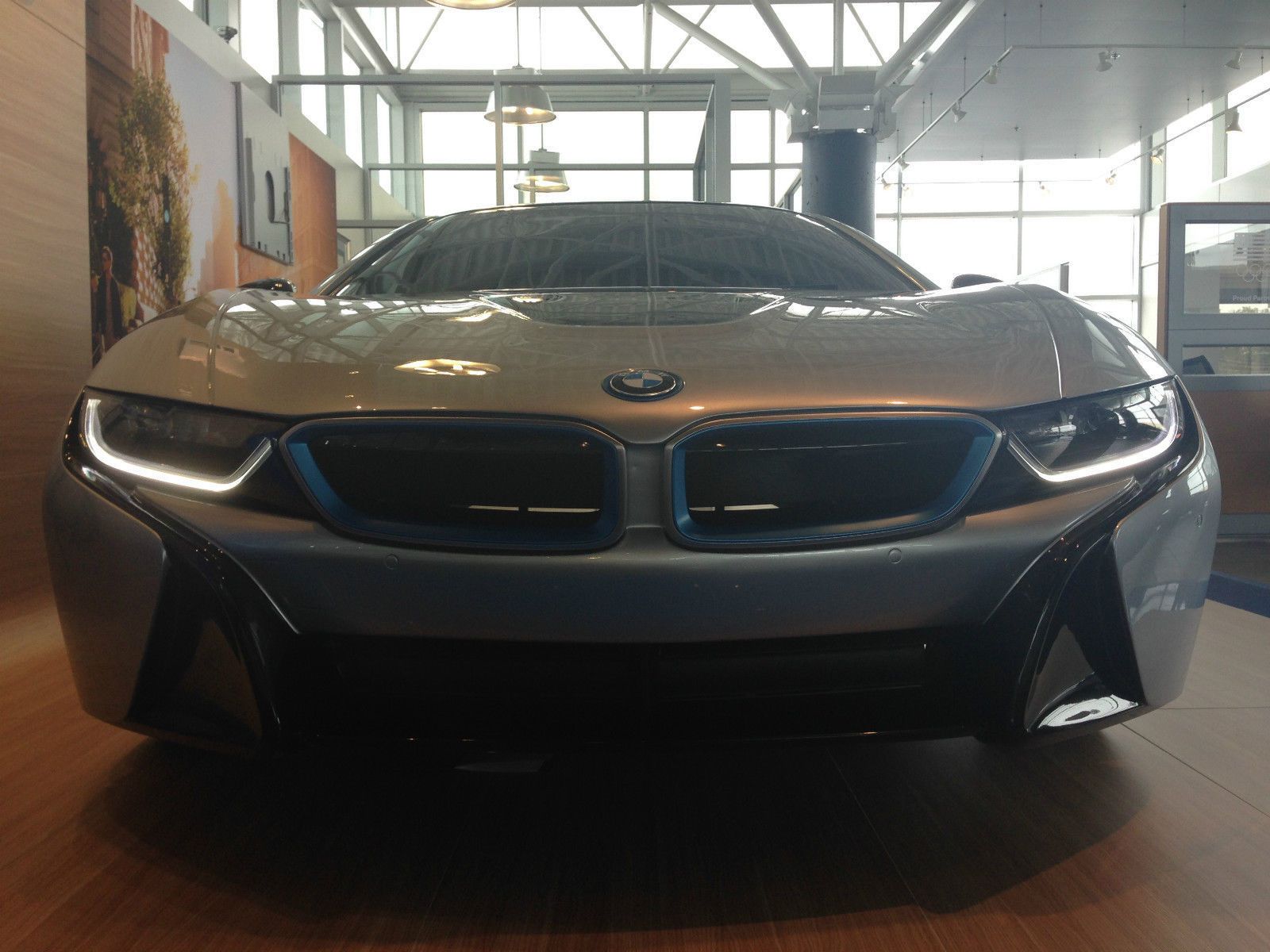 16 000 dolarów za atrapę BMW i8 4