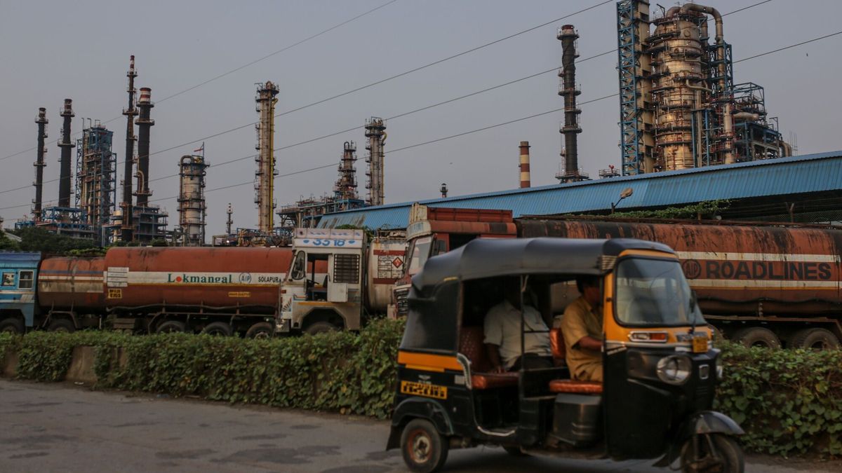 Oil tanker trucks outside an oil refinery operated by Hindustan Petroleum Corp., in Mumbai, India, on Tuesday, Oct. 3, 2023. Oil prices need to fall to levels of around $80 a barrel to be good for consumers, India's Oil Minister Hardeep Puri said, adding that the third largest consumer in the world will continue to buy where it finds the best prices. Photographer: Dhiraj Singh/Bloomberg via Getty Images
