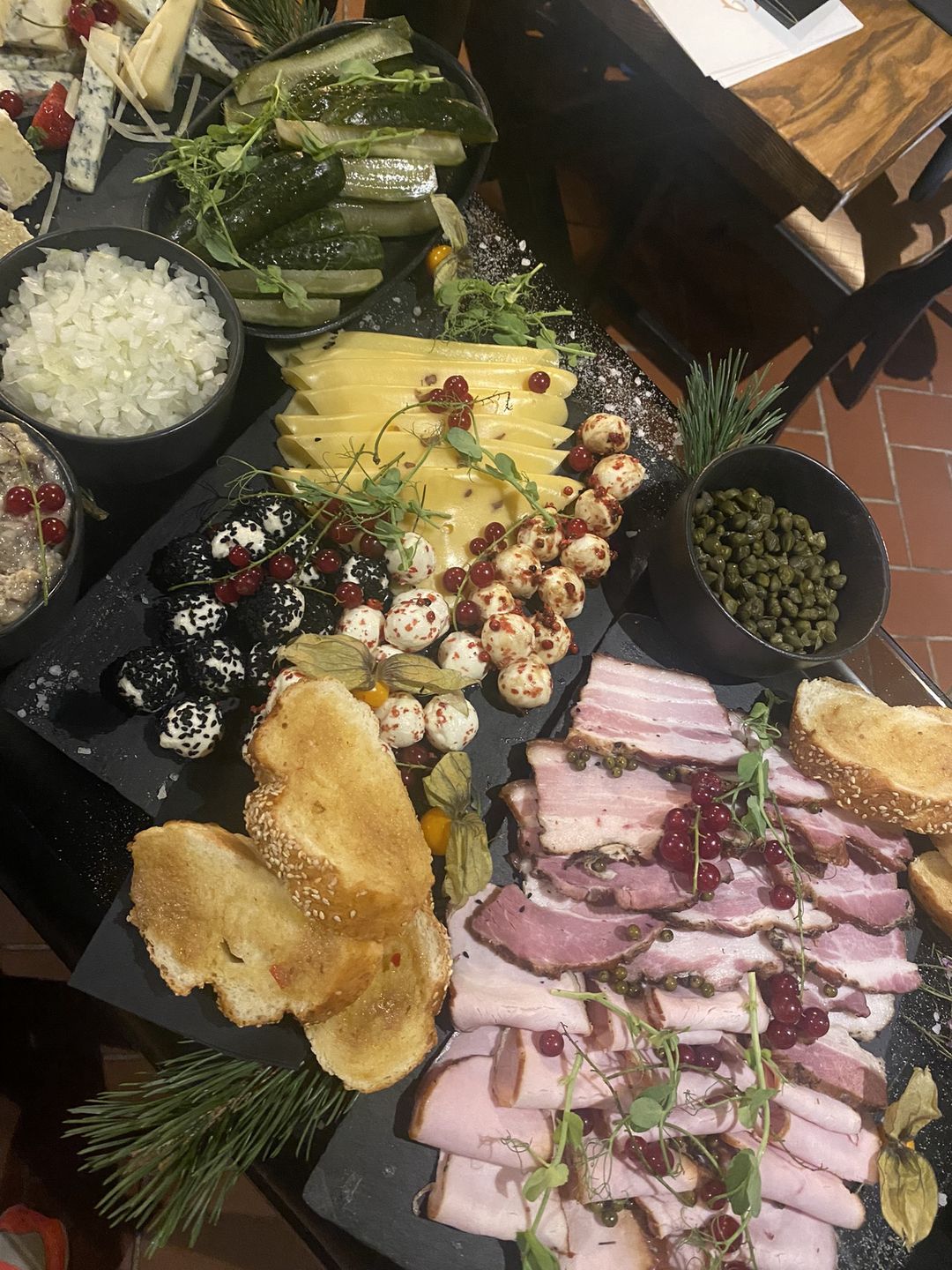 Najlepsze restauracje to te, które same wędzą swoje produkty, pieką chleby, a na stoły serwują dania regionalne 