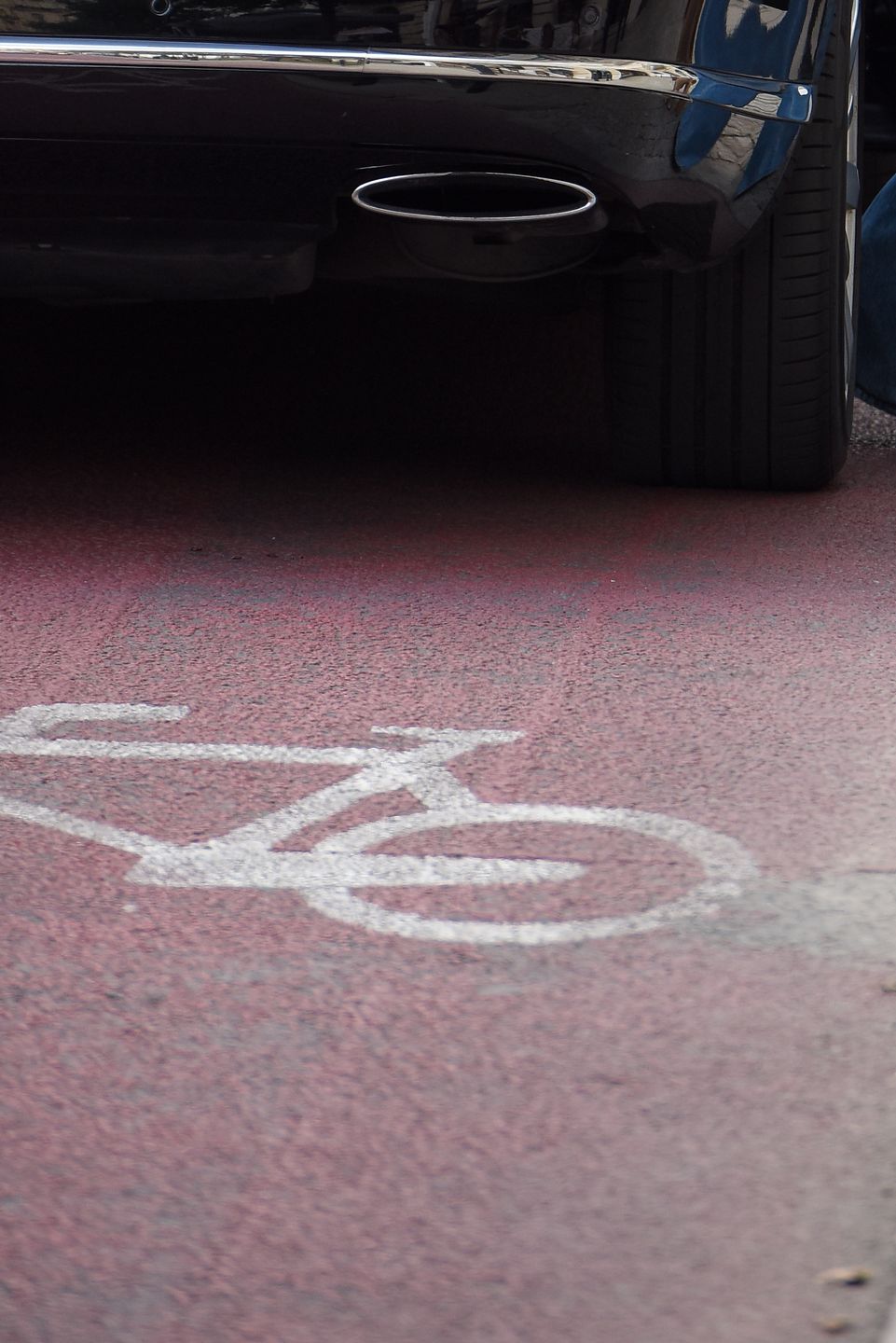 Szofer Joanny Przetakiewicz zaparkował na ścieżce dla rowerów