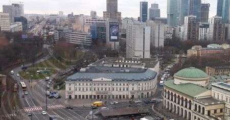 Warszawa przygotowuje się do Sylwestra. Ruszyła budowa sceny na placu Bankowym