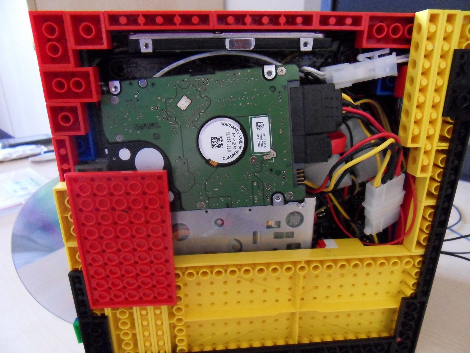 Obudowa komputera z LEGO 11