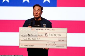 Musk zarobił w ubiegłym roku fortunę. Oto nowa analiza