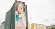 Białystok: Mural "Wyślij Pocztówkę dla Babci" to wizytówka Podlasia