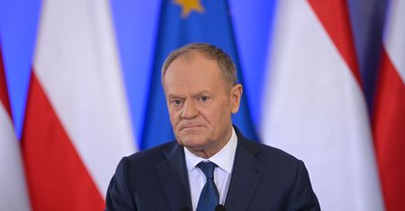 Tusk zdradza, co Nawrocki zrobi ws. SAFE. "Dotarły informacje"