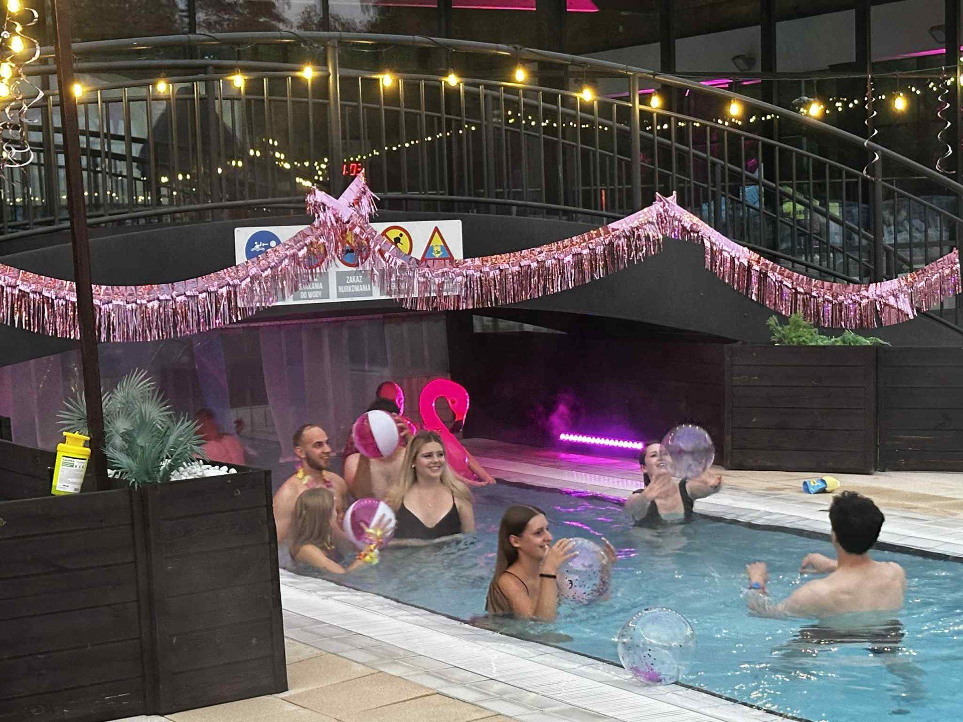 pink party fala