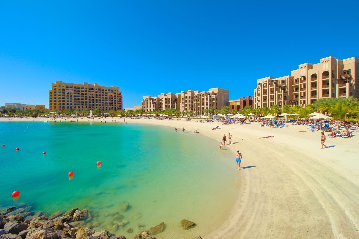 Plaża w Ras al Khaimah w Zjednoczonych Emiratach Arabskich
