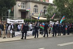Warszawa. Protest przed ambasadą Azerbejdżanu. Na miejscu policja