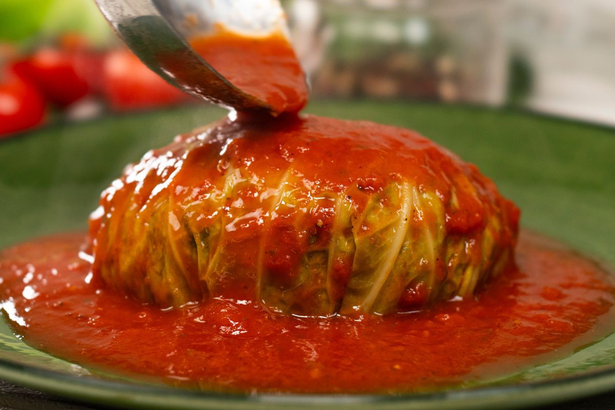 W mig zawiniesz stertę gołąbków. Wystarczy prosty trik z miseczką