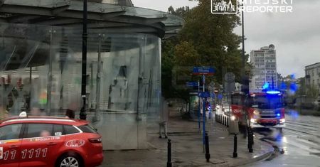 Warszawa: Zagrzane hamulce w jednym ze składów metra. W akcji straż pożarna