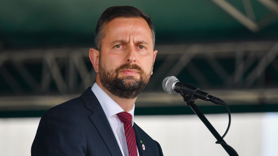 Michniów, 12.07.2023. Prezes PSL Władysław Kosiniak-Kamysz podczas uroczystości na terenie Muzeum Martyrologii Wsi Polskich w Michniowie, 12 bm. Trwają obchody Dnia Walki i Męczeństwa Wsi Polskiej. Dzisiaj mija 80. rocznica pacyfikacji wsi Michniów. (jm) PAP/Piotr Polak