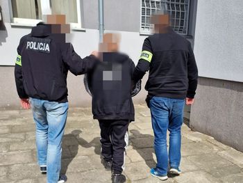 Wbił nóż w plecy koledze. Pokłócili się, który dłużej siedział