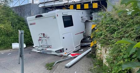 Opolskie. Myślał, że się zmieści. Roztrzaskał auto warte fortunę