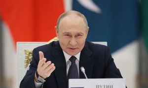 Putin nakazuje pracę lekarzom. Rosja wprowadza obowiązkowe staże