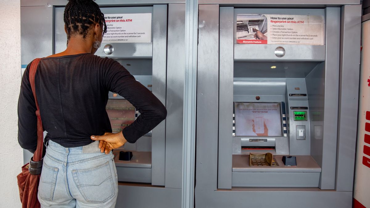 Nigerian Economy Ahead of Rate Decision
A customer uses an automated teller machine (ATM) in Lagos, Nigeria, on Saturday, Sept. 24, 2022. Nigeria's inflation rate hit a fresh 17-year high in August, placing renewed pressure on the central bank to increase interest rates. Photographer: Damilola Onafuwa/Bloomberg via Getty Images
Bloomberg
nigerian, rate decision, money, daily life, rates, macro economics, african, business news, banks, banking, emea, inflation, finance, financial, consumer goods, retail, industries