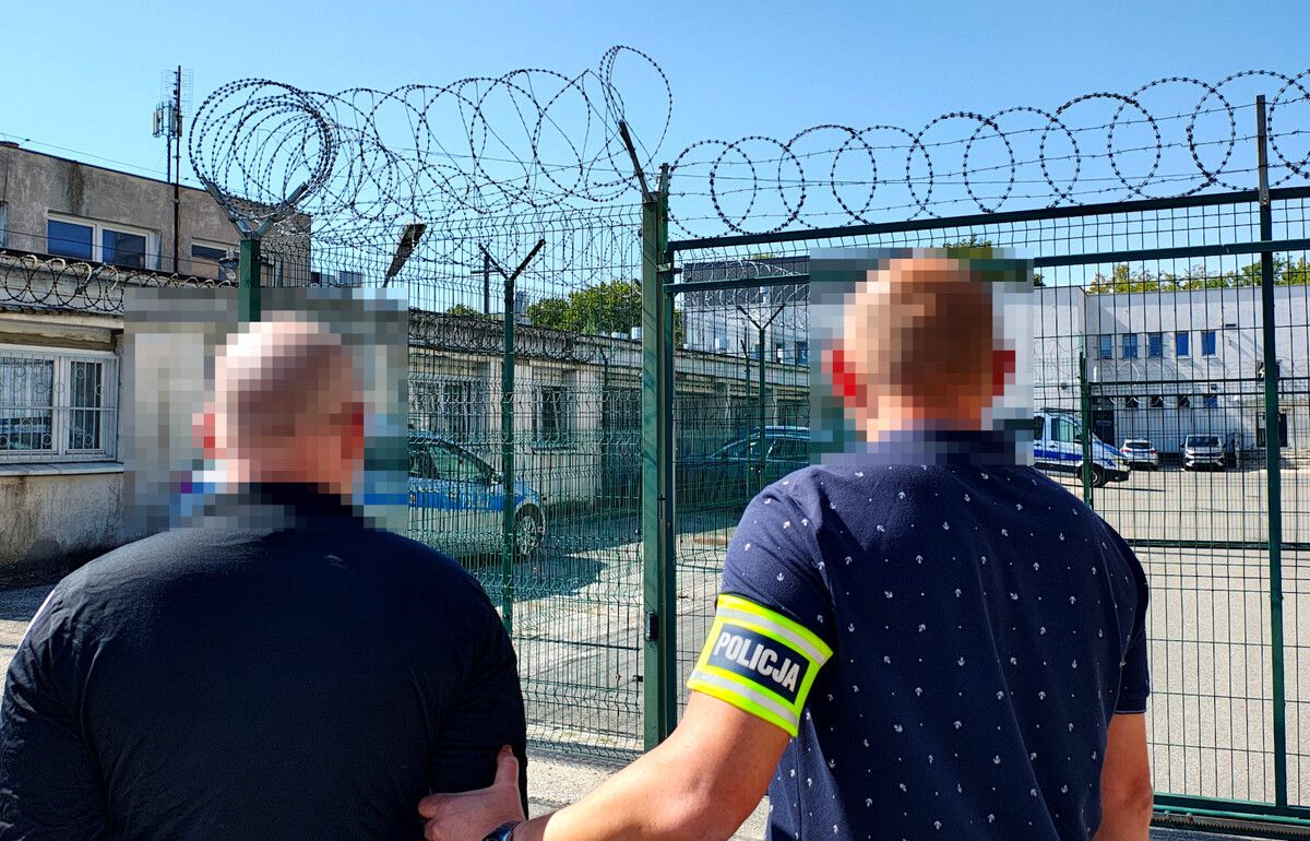 Wpadł przez odblaskowy plecak. Spostrzegawczy policjant ujął recydywistę