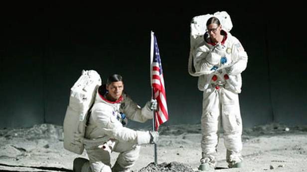 40 lat w Kosmosie. Amerykańskie flagi nadal stoją na Księżycu [wideo] 1