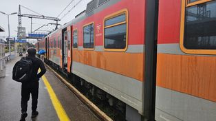 „Miał być drugi autobus. Nie było”. Pasażerowie zostawieni w Krzyżu