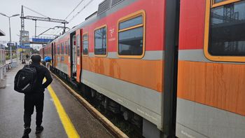 „Miał być drugi autobus. Nie było”. Pasażerowie zostawieni w Krzyżu