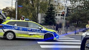 Warszawa: Zderzenie radiowozu z oplem na Woli