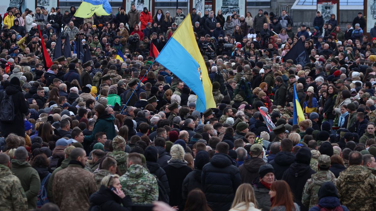 KYIV, UKRAINE - MARCH 10: Ukrainian flag over crowd on the Maidan Nezalezhnosti during funeral ceremony on March 10, 2023 in Kyiv, Ukraine. A farewell ceremony was held in Kyiv for Ukrainian military officer Dmytro Kotsiubailo with the call sign "Da Vinci" who died near Bakhmut on March 7. Kotsiubailo became the first volunteer who received the title of Hero of Ukraine during his lifetime with the award of the Order of the Gold Star for personal courage. (Photo by Yan Dobronosov/Global Images Ukraine via Getty Images)