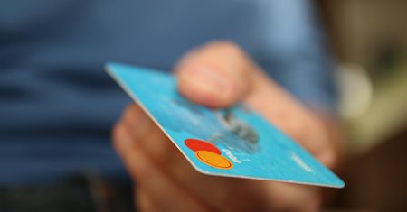 Płatność odroczona. Co to jest i kiedy naprawdę warto z niej skorzystać?