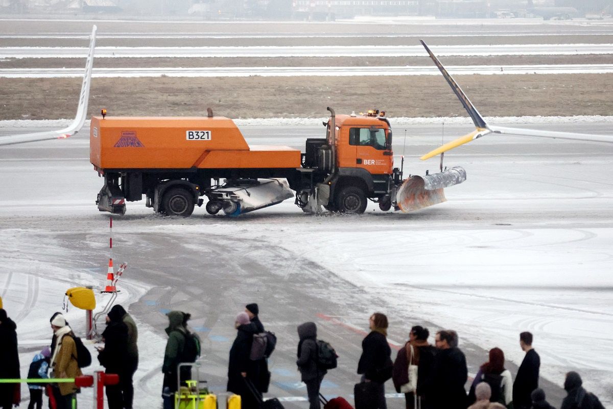 Paraliż pogodowy w Niemczech. Zima wygrała z lotnictwem