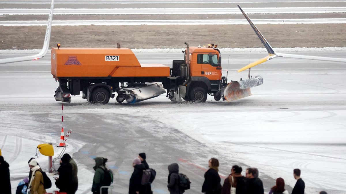 Berlin Airport Hampered By Snow And Freezing Rain
SCHOENEFELD, GERMANY - FEBRUARY 05: Passengers walk to a Ryanair passenger plane as a snowplow drives past at Berlin Brandenburg Airport on February 05, 2026 in Schoenefeld, Germany. Flights have been cancelled or delayed due to snow and freezing rain. (Photo by Maryam Majd/Getty Images)
Maryam Majd
bestof, topix