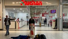 "Złożyli życzenia świąteczne" w Auchan i Leroy Merlin. I już zapowiadają kolejne pikiety na ten weekend