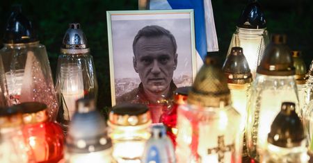 Tłumy na pogrzebie Nawalnego. Kreml zabiera głos