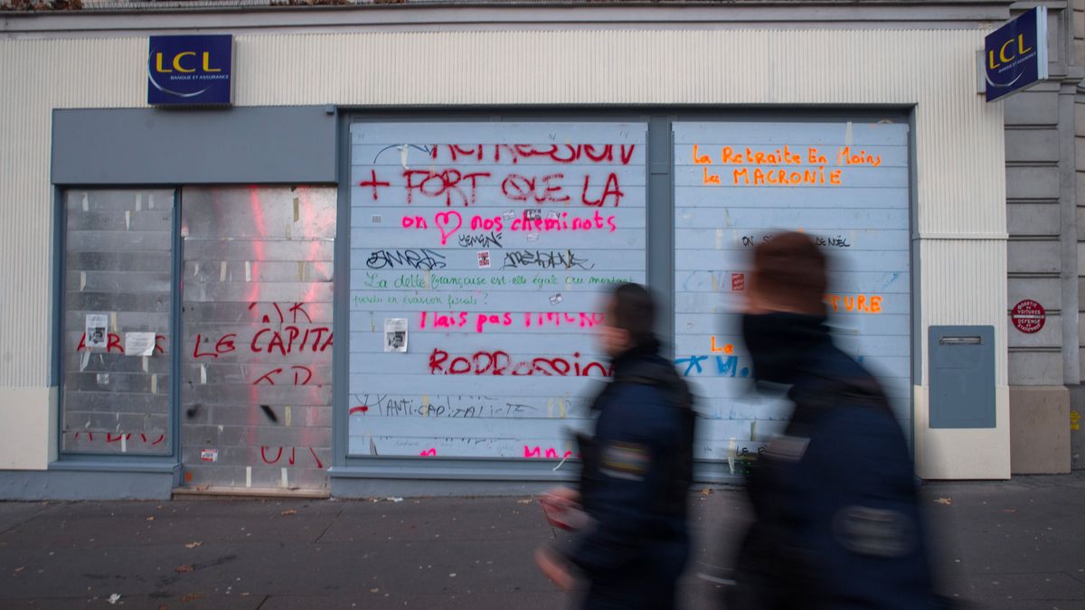 A boarded up and closed LCL SA bank branch, operated by Credit Lyonnais SACA, ahead of planned protest against government plans to revamp the pension system, in Paris, France, on Thursday, Jan. 19, 2023. Strikes coordinated by French unions aim to bring much of the country to a standstill as workers take part in the 24-hour strike against President Emmanuel Macron's plan to raise Frances minimum retirement age to 64 from 62. Photographer: Nathan Laine/Bloomberg via Getty Images