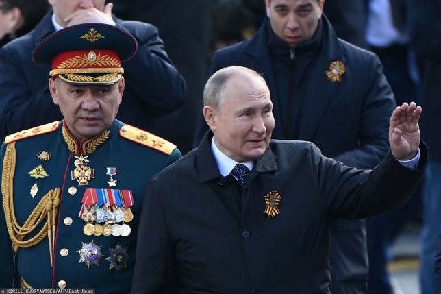 Dzie? Zwyci?stwa w MoskwieRussian President Vladimir Putin and Defence Minister Sergei Shoigu leave Red Square after the Victory Day military parade in central Moscow on May 9, 2022. - Russia celebrates the 77th anniversary of the victory over Nazi Germany during World War II. (Photo by Kirill KUDRYAVTSEV / AFP)KIRILL KUDRYAVTSEV