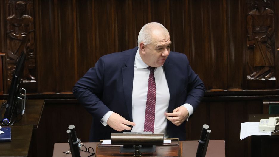 Warszawa, 12.01.2022. Wicepremier, minister aktywów państwowych Jacek Sasin na sali obrad w Sejmie w Warszawie, 12 bm. Trwa dyskusja nad rządowym projektem ustawy o szczególnych rozwiązaniach służących ochronie odbiorców paliw gazowych w związku z sytuacją na rynku gazu. (kf) PAP/Leszek Szymański